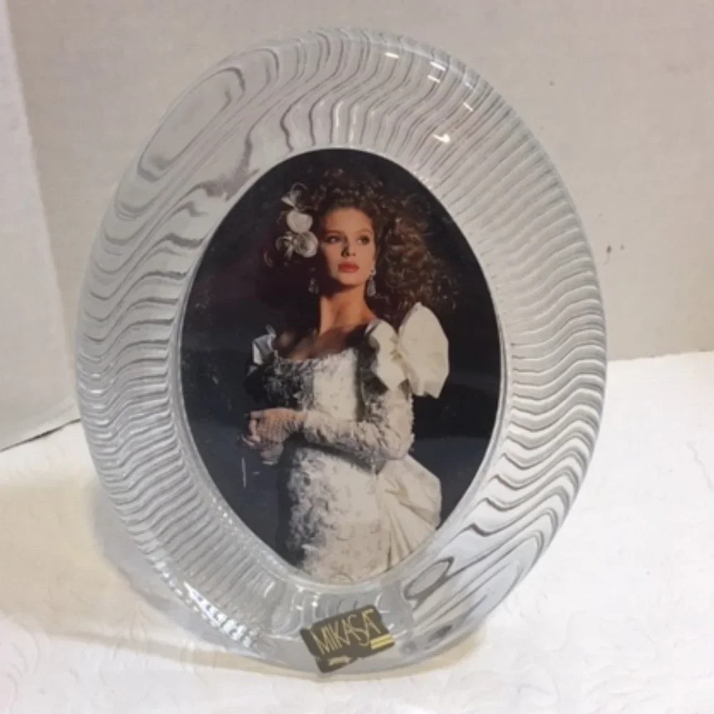 Mikasa Oval Crystal Glass Picture Frame Japan 5x6.25